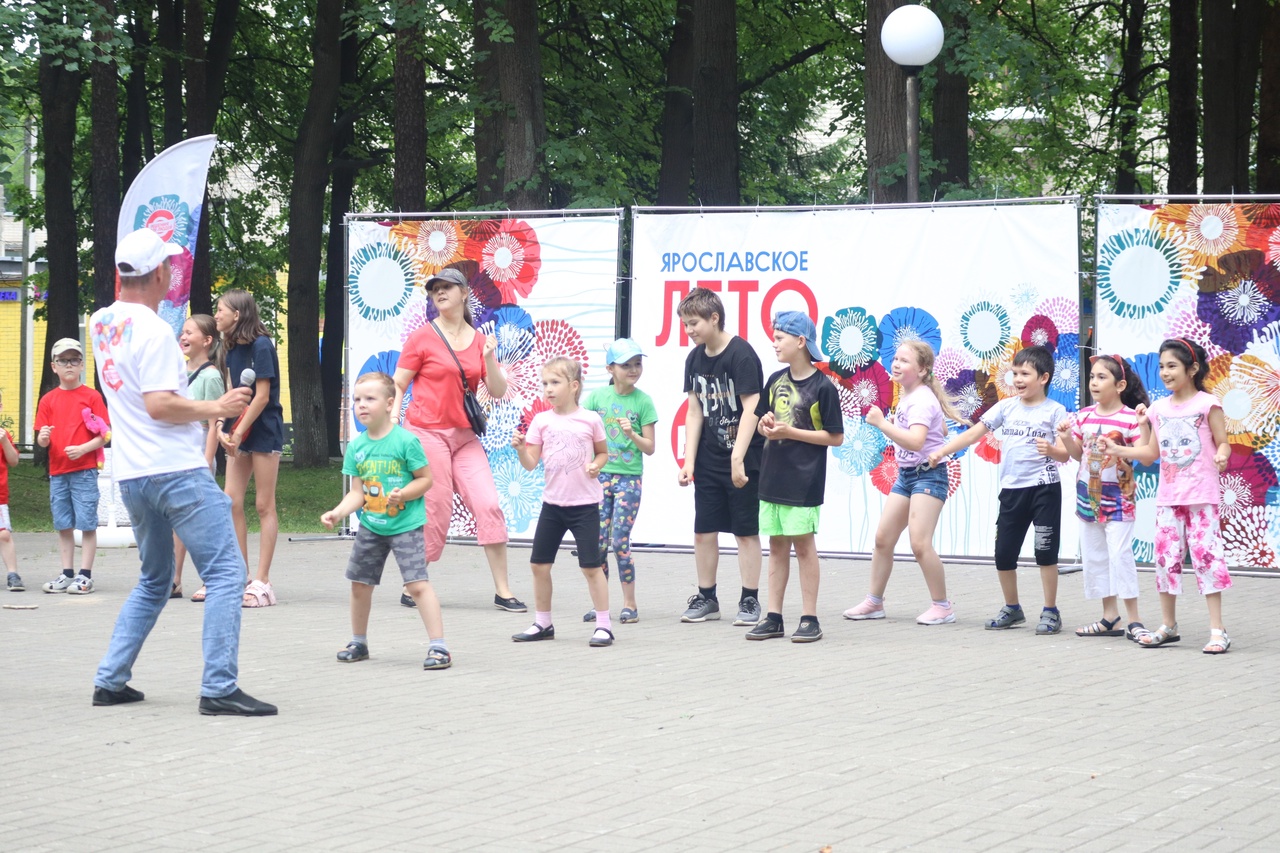 Какое лето будет в ярославле. ДК Радий Ярославль. ДК Радий Ярославль Липовая гора. Яркое лето Ярославль.